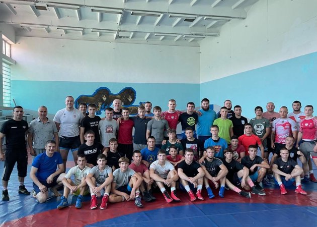 Juniorzy klasyka trenują na Ukrainie. W ten weekend sprawdzą się w walce uczestnicząc w lokalnym turnieju.