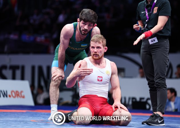 65kg FS - Erik Arushanian (UKR) df. Krzysztof Bienkowski (POL)1199-X5.jpg