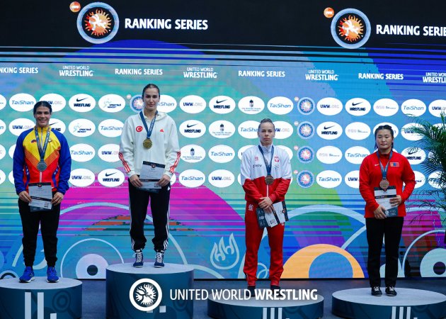 Podium 68kg WW - Gold Buse Cavusoglu Tosun (TUR), Silver Soleymi Antonieta Caraballo Hernandez (VEN), Bronze Wiktoria Choluj (POL), Delgermaa Enkhsaikhan (MGL) 0566-X3.jpg