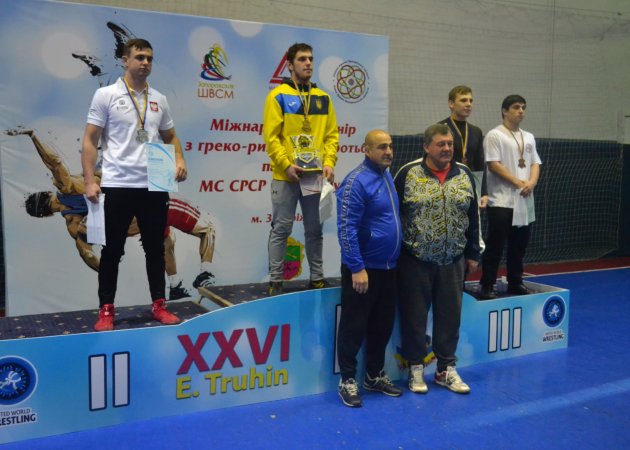 Adam GARDZIOŁA GR 82 kg KS AZS AWF Warszawa na podium turnieju