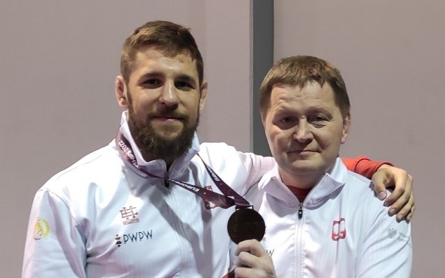 Z brązowym medalistą Mistrzostw Europy FS 86 kg Sebastianem Jezierzańskim